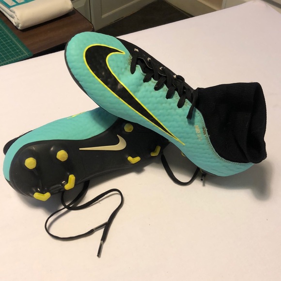 nike hypervenom cleats womens